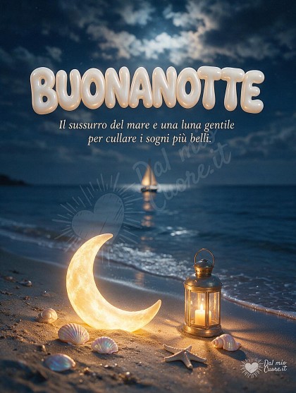 Scorcio notturno su una spiaggia calma con una falce di luna posata sulla sabbia, una lanterna accesa tra conchiglie e una barca a vela illuminata sullo sfondo.