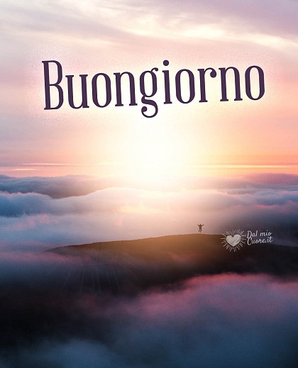 Buongiorno con alba tra le nuvole