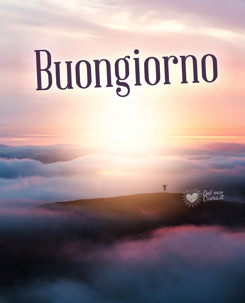 Buongiorno con alba tra le nuvole