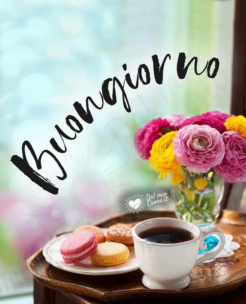 Buongiorno con caffè, fiori e biscottini